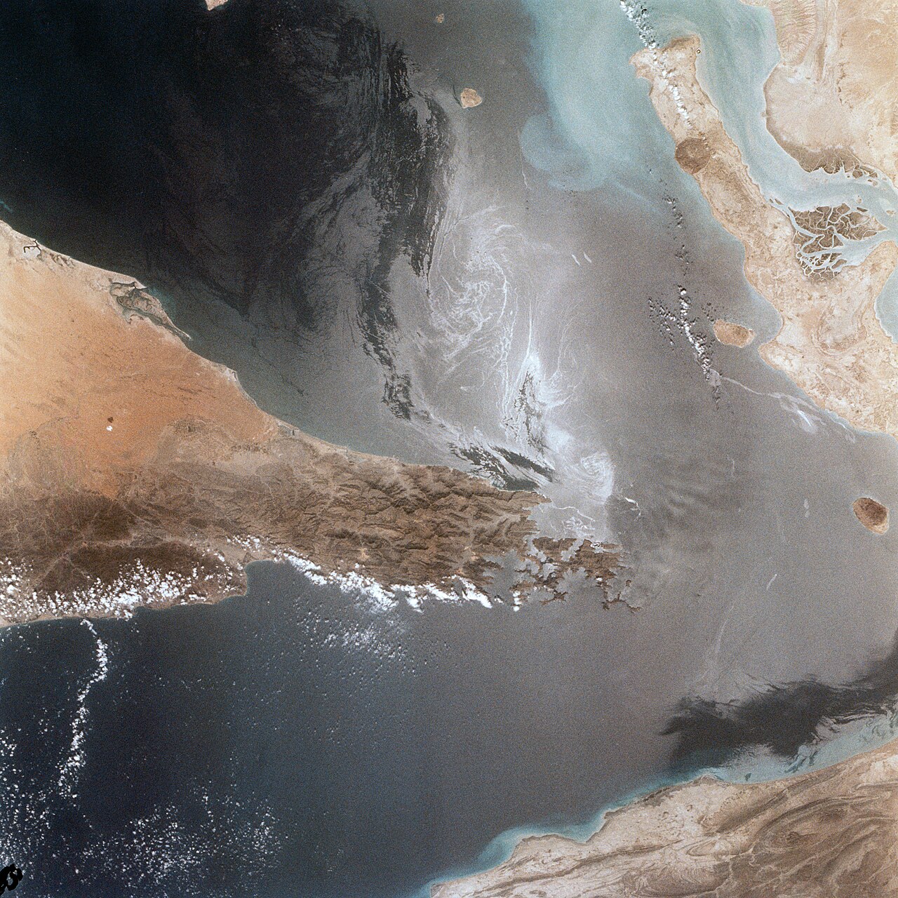 Trump Open to Ending Iran War Without Nuclear Deal if Hormuz Reopens